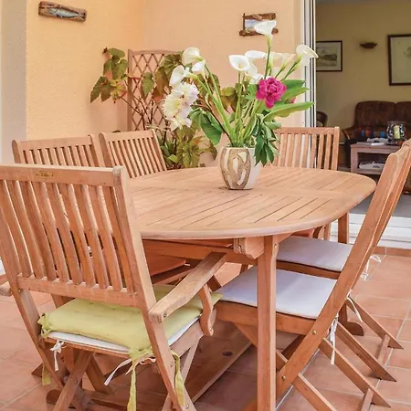 Amazing In With 3 Bedrooms And Wifi בית נופש *